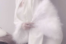 美女全身照头像霸气自然,打造专属全身照头像新风尚
